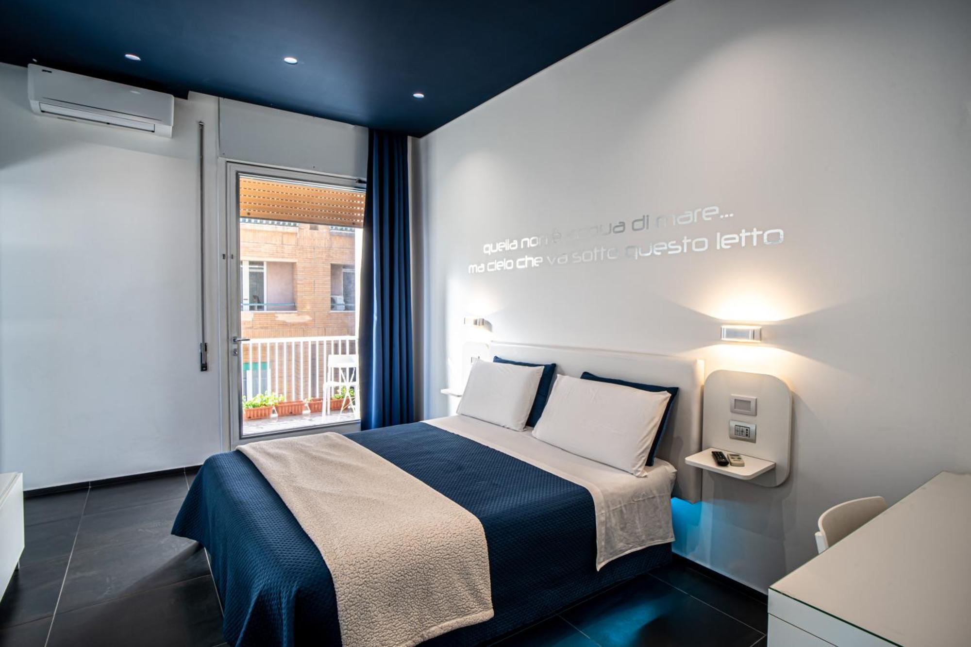 Skyhouse Beverello Napoli Eksteriør billede