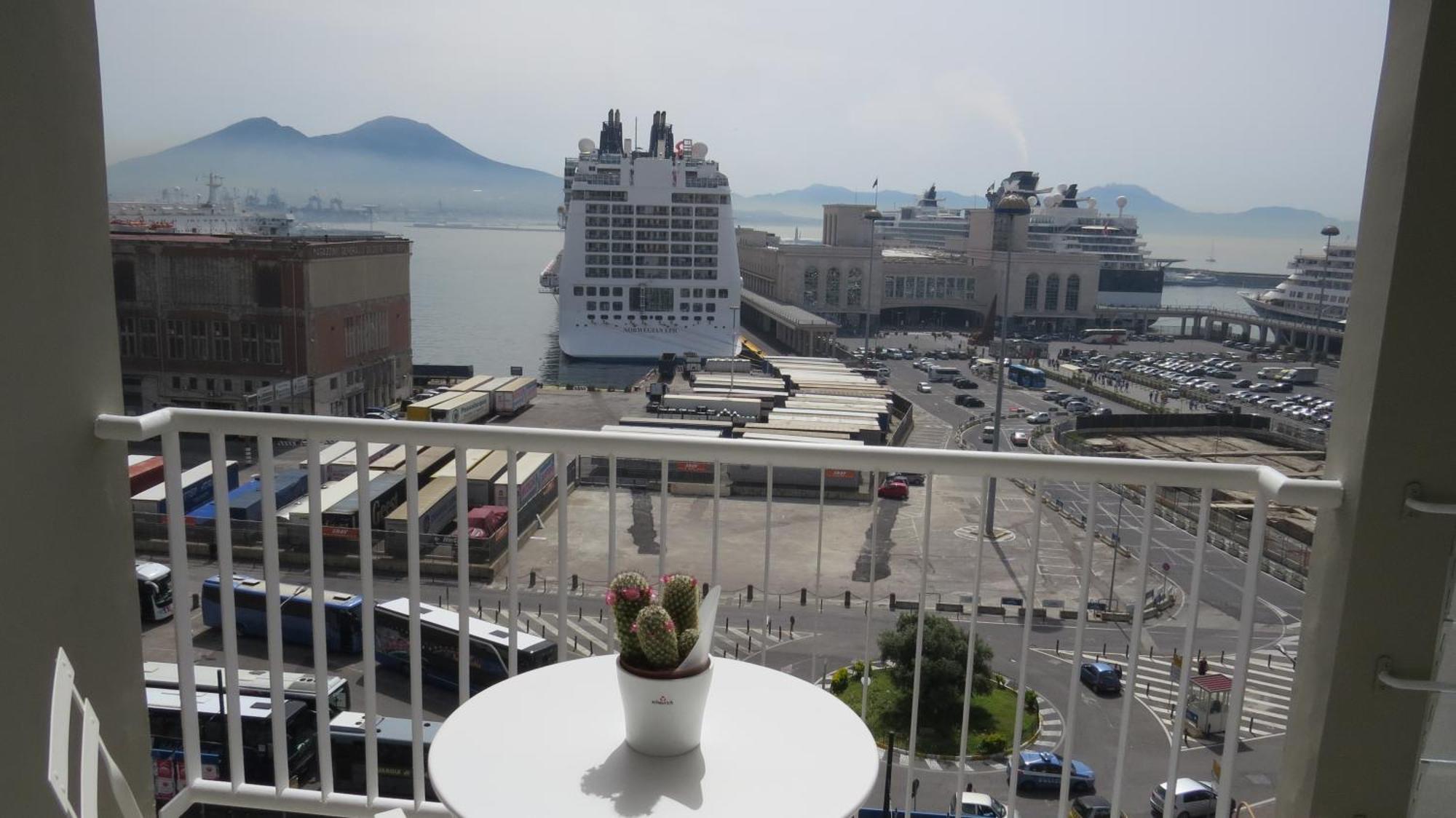 Skyhouse Beverello Napoli Eksteriør billede